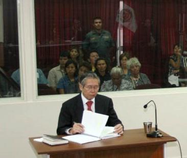 Fujimori als Angeklagter im Prozess 2008
