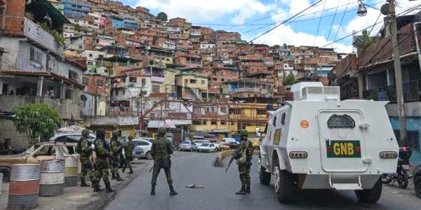 Nationalgarde bei einem OLP-Einsatz in Caracas