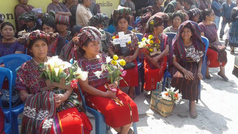 Betroffene und Angehörige begleiten und unterstützen
die Zeugen im Völkermordprozess in Guatemala