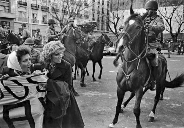 Die Diktatur hatte die "Madres" auch zu Pferd versucht zu vertreiben...