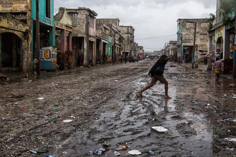 Schlammige Straße nach dem Hurricane Mathews am 4. Oktober in Port-au-Prince
