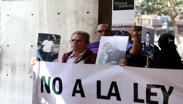 Das "Komitee für die Opfer der Guarimbas und des fortgesetzten Staatsstreichs" protestiert gegen die geplante Amnestie
