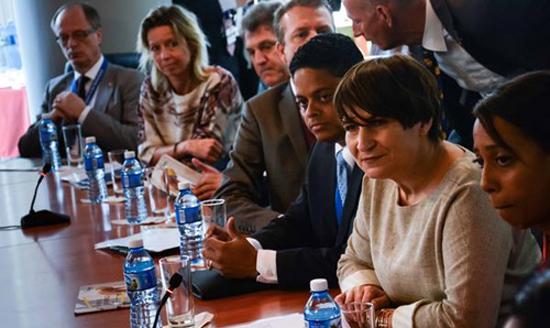 Die niederländische Ministerin für Außenhandel und Entwicklungszusammenarbeit, Lilianne Ploumen (rechts im Bild) mit Vertretern ihrer Delegation in Kuba