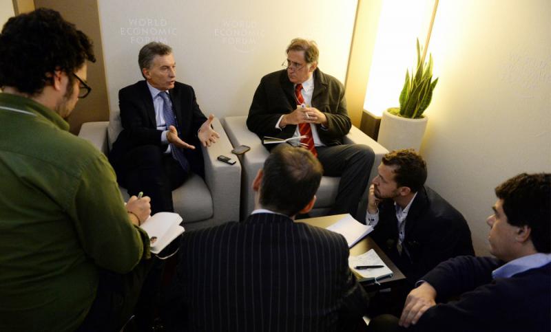 Macri im Gespräch mit argentinischen Journalisten beim Weltwirtschaftsforum in Davos