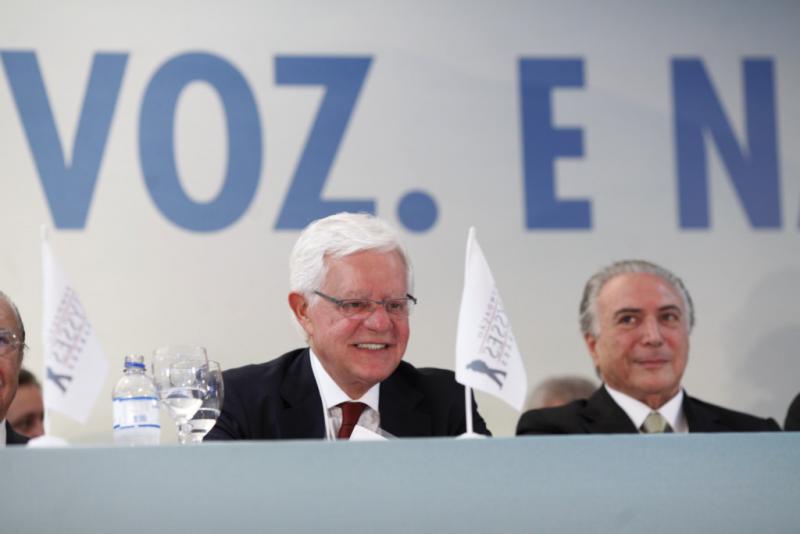 Soll die Privatisierungen in Brasilien organisieren: Moreira Franco (links), hier mit Interimspräsident Temer