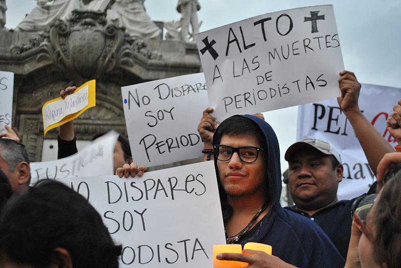 "Keine Morde mehr an Journalisten" heißt es auf einem Plakat bei einer Demonstration in Mexiko-Stadt