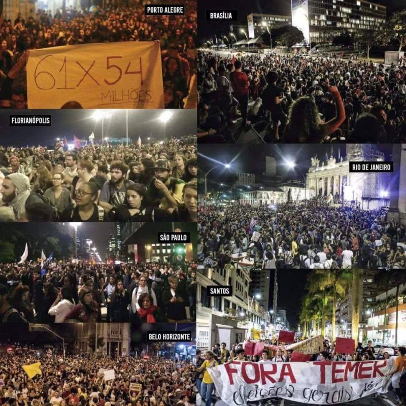 Am Abend und in der Nacht nach der Abstimmung gingen Tausende gegen den Putsch auf die Straße