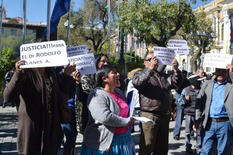 Proteste vor dem Regierungssitz in La Paz gegen die Ermordung Illanes' - und Forderung nach Dialog