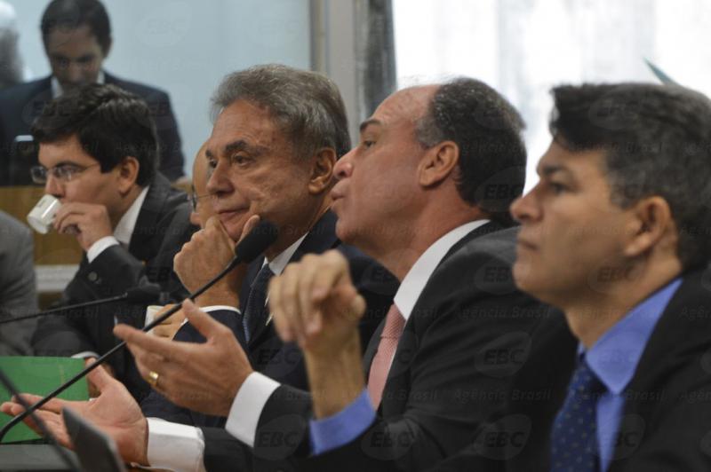 Die mehrheitlich konservativ besetzte Sonderkommission zum Amtsenthebungsverfahren gegen Präsidentin Rousseff will zehn Verhandlungstage streichen - zu Ungunsten der Präsidentin