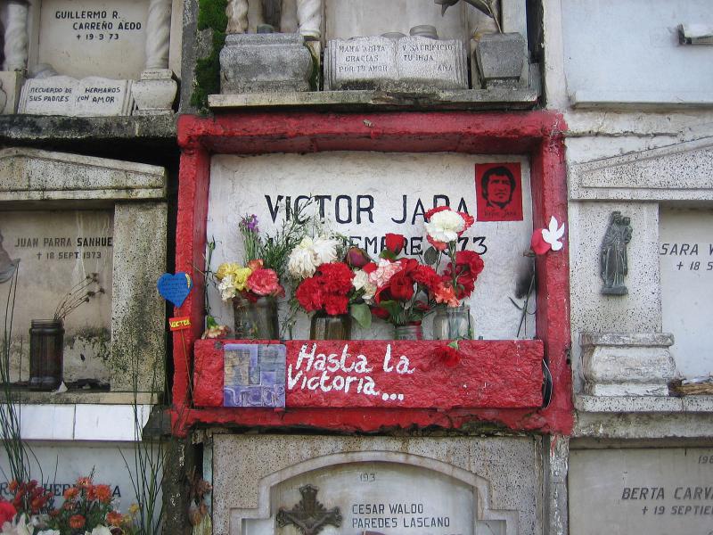 Grab von Víctor Jara auf dem Zentralfriedhof von Santiago de Chile