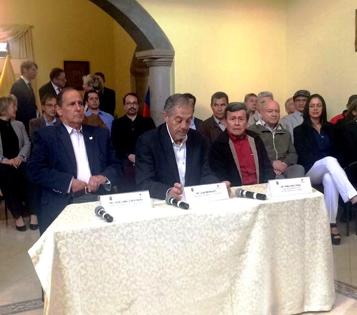 Vertreter der Regierung und der ELN in Kolumbien