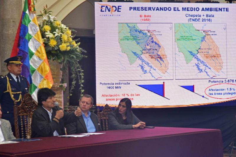 Am 27. Juli 2016 unterzeichneten Boliviens Präsident Evo Morales und die italienische Firma Geodata das Abkommen zur Durchführung einer Studie für den geplanten Stausee