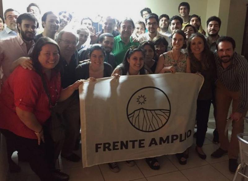 Delegierte der Frente Amplio in Chile diskutierten über einen Wahlaufruf für Alejandro Guillier in der für den 17. Dezember angesetzten Stichwahl