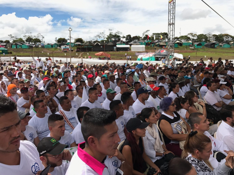 Ehemalige Kämpfer der Farc beim Festakt am Ende der Waffenabgabe in Kolumbien