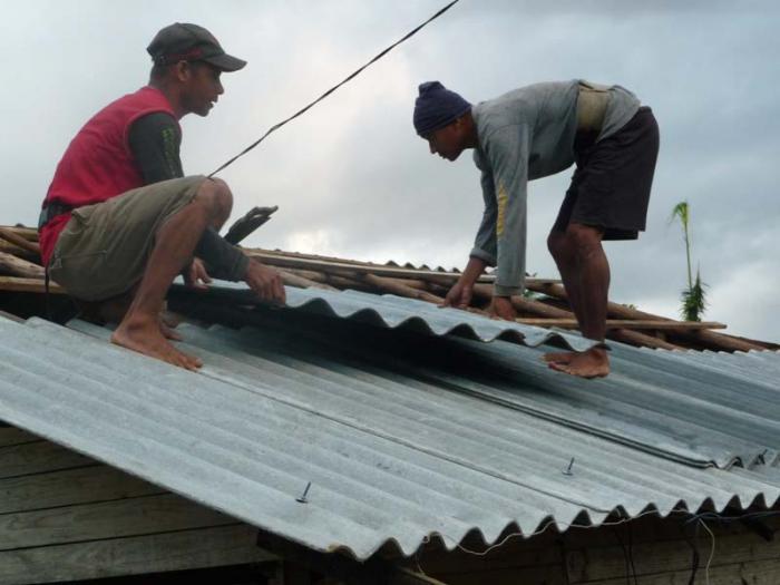 Von den 42 338 beschädigten Dächern in den Provinzen Kubas sind bereits 33.000 wieder repariert