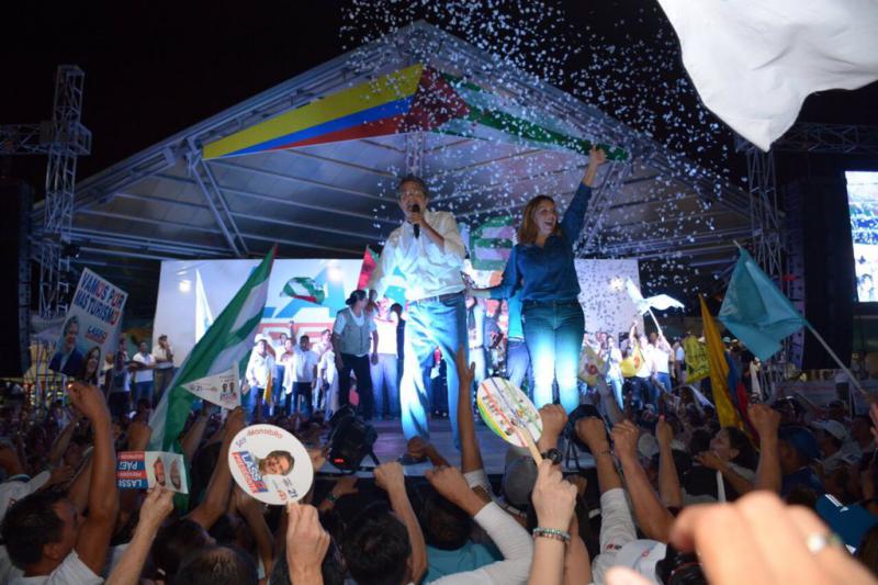 Guillermo Lasso und seine Frau bei einer Wahlveranstaltung in Manta, Provinz Manabí an der Pazifikküste Ecuadors. Manabí soll nach dem Willens Lassos zur Freihandelszone werden