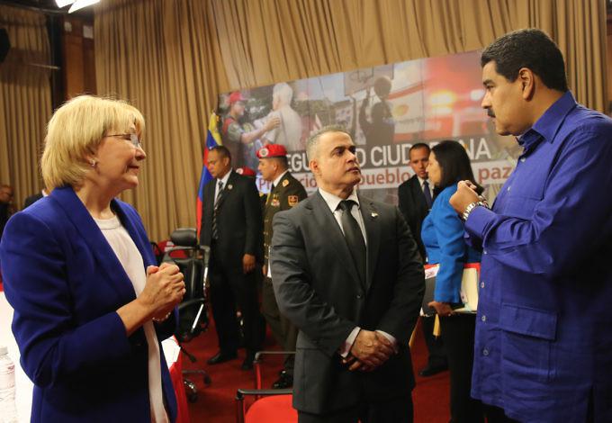 Präsident Maduro mit Generalstaatsanwältin Luisa Ortega Díaz und Ombudsmann
