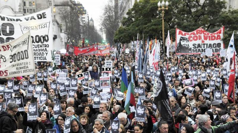 Zehntausende demonstrierten am 11. August auf der Plaza de Mayo in Buenos Aires gegen das "Verschwindenlassen" von Santiago Maldonado