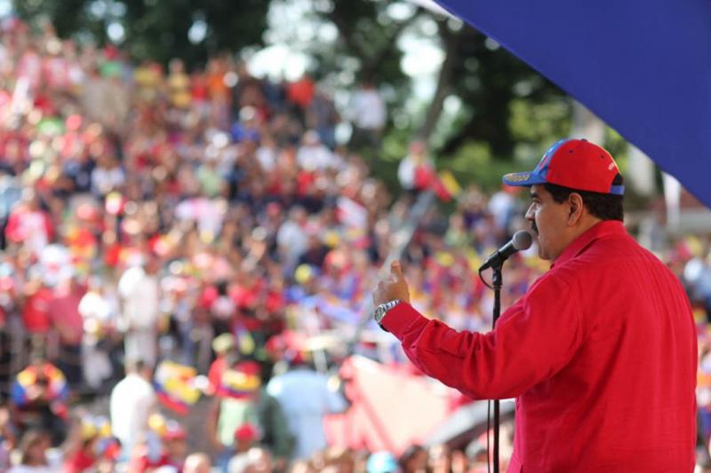 Venezuelas Präsident Maduro vor Anhängern in Caracas