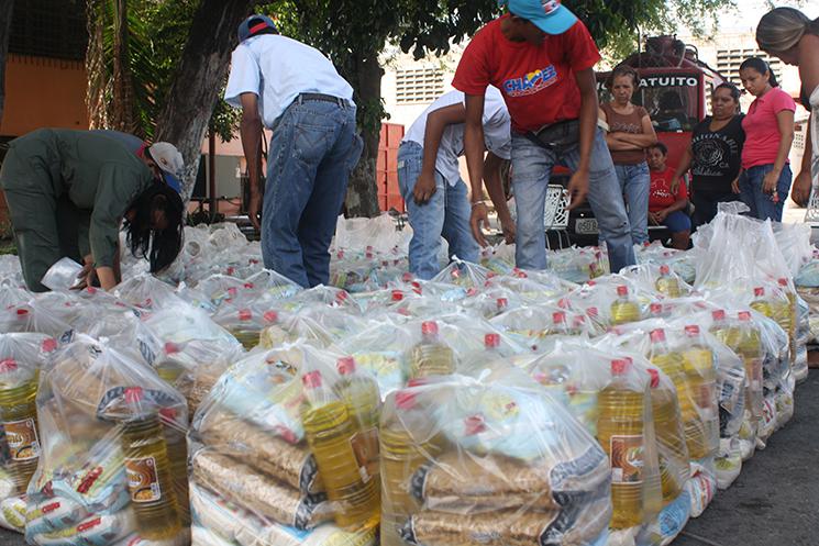 Verteilung von Nahrungsmitteln von den Basiskomitees (Claps) in Venezuela