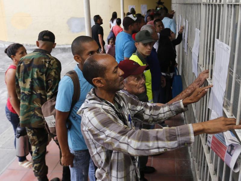 Am Sonntag, den 30. August wurde in Venezuela eine verfassungsgebende Versammlung gewählt. Vor den Wahllokalen waren wie üblich Listen mit den Namen der dort Wahlberechtigten angebracht
