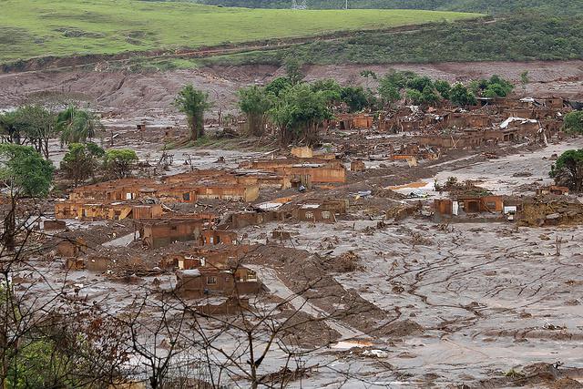 Das Dorf Bento Rodrigues, im Distrikt Mariana, Brasilien,nach der toxischen Flut