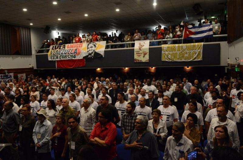 Während die OAS Venezuelas Präsident ausschliessen und Kuba kritisiert wird, formuliert der alternative Gipfel der Völker Solidarität mit Kuba, Venezuela und Lula in Brasilien