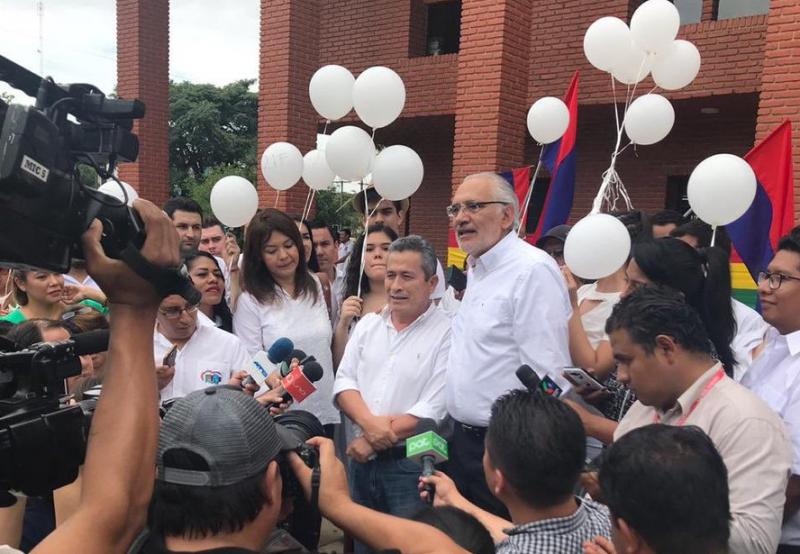 Oppositionspolitiker Mesa und sein Kandidat für die Vizepräsidentschaft Pedraza meldeten sich für die Allianz Bürgergemeinschaft