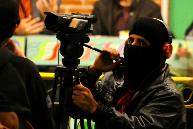 Medienaffine Guerilla: EZLN-Vertreter filmt beim Kongress in Mexiko
