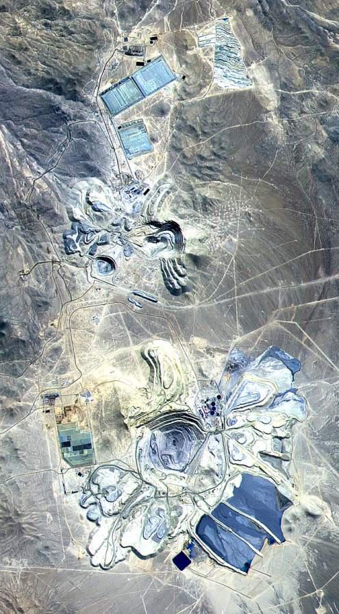 Gefärbtes Satellitenbild eines Escondida-Bergwerkes, aufgenommen von der Nasa