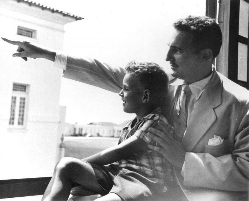 "Fidelito" in jungen Jahren mit seinem Vater Fidel Castro