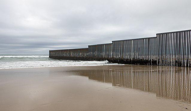 Laut Justizminister Jeff Sessions ist das unerlaubte Übertreten dieser Grenze zwischen Mexiko und den USA eine Straftat