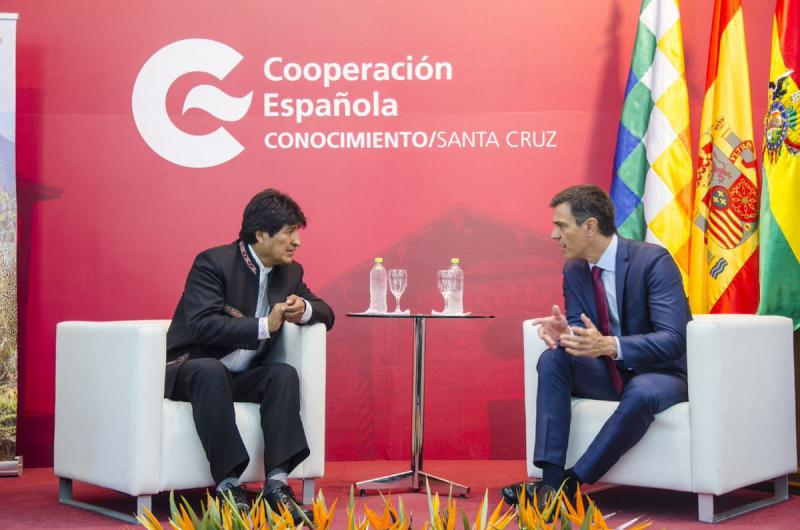 Der spanische Ministerpräsident Pedro Sánchez kam bei seiner Reise durch Lateinamerika in La Paz mit dem bolivianischen Präsidenten Evo Morales zusammen