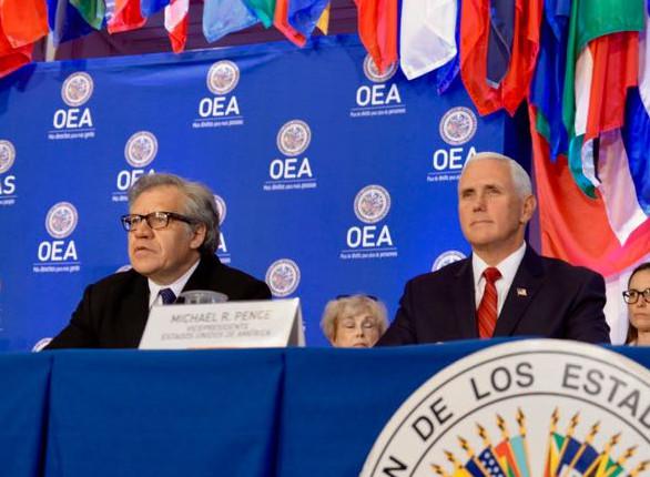 Gemeinsam gegen Venezuela: OAS-Generalsekretär Luis Almagro (links) und US-Vizepräsident Mike Pence bei der Sitzung des Ständigen Rats der OAS am Montag in Washington