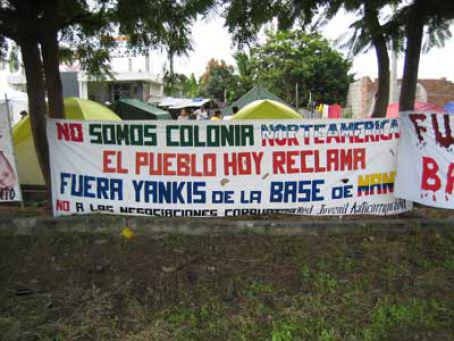 "Wir sind keine nordamerikanische Kolonie. Heute fordert das Volk: Yankees raus aus Manta" - so wurde 2009 gegen die US-Militärbasis in Ecuador protestiert