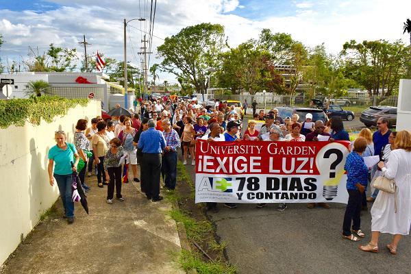 Bewohner eines Stadtteils von San Juan, der Hauptstadt von Puerto Rico, protestieren gegen den anhaltenden Stromausfall