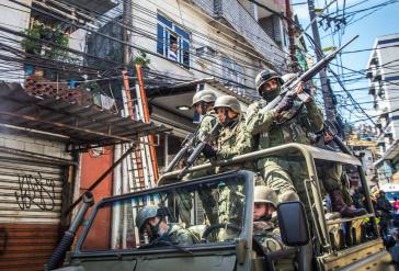 Brasiliens Militär ist seit vergangenem Jahr aufgrund eines Präsidial-Dekrets verstärkt in den Favelas von Rio präsent
