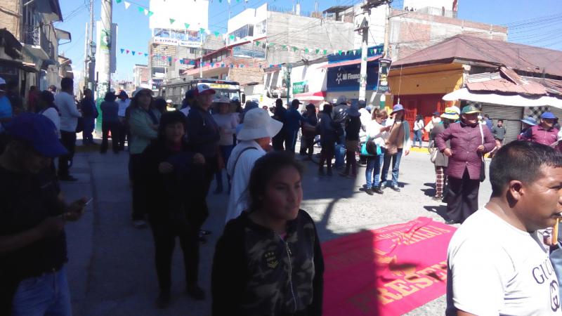 Demonstranten in Huancayo besetzen eine Straßen