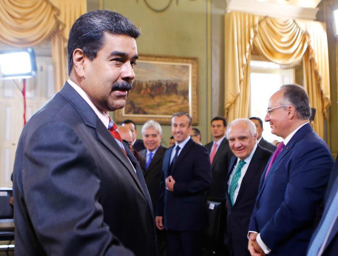 Präsident Maduro traf wenige Tage nach seiner Wiederwahl mit Vertretern der Bankenvereinigung von Venezuela zusammen, um Auswege aus der schweren wirtschaftlichen Krise des zu beraten.