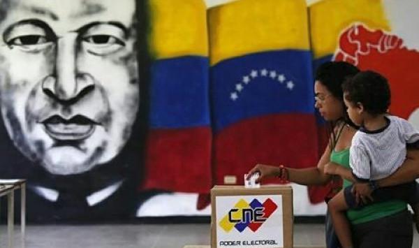In einem von 14.382 Wahllokalen. Die regierende sozialistische Partei gewann die Lokalwahlen in Venezuela