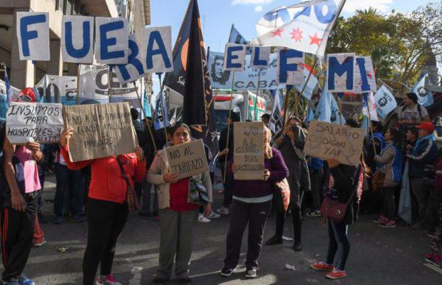 In Argentinien gibt es seit Beginn der Kreditaufnahme massive Proteste gegen den IWF und die "Sparpolitik" Macris