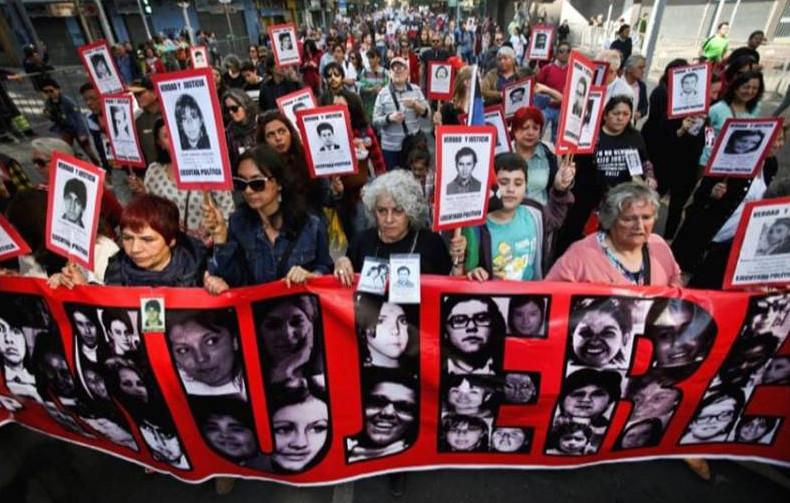 Angehörige von Opfern der Diktatur wehren sich gegen das Gesetzesvorhaben, mit dem Diktaturverbrecher in den Hausarrest entlassen werden sollen