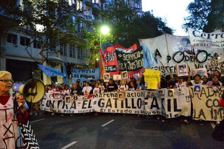 Nach dem Tod von vier jungen Menschen in der Provinz Buenos Aires, mutmaßlich durch Polizeigewalt, kam es in der Hauptstadt zu starken Protesten