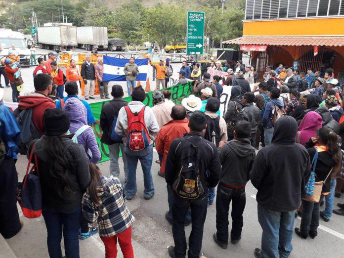 Demonstranten in Honduras bezeichnen die Regierung Hernández als Diktatur