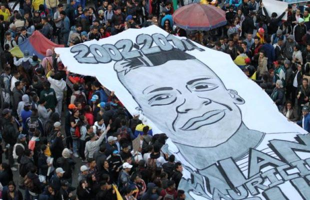 Die Streikenden erinnern an Dilan Cruz: Er wurde von einem Mitglied der Esmad schwer am Kopf verletzt und starb