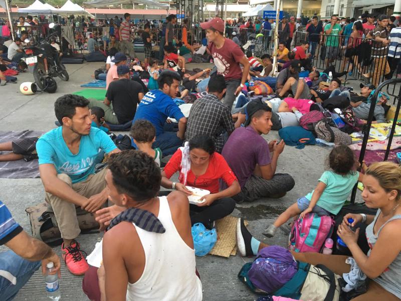 Warten an einer Registrierungsstelle für die "tarjeta humanitaria": Immer mehr Migranten aus Zentralamerika bleiben in Mexiko