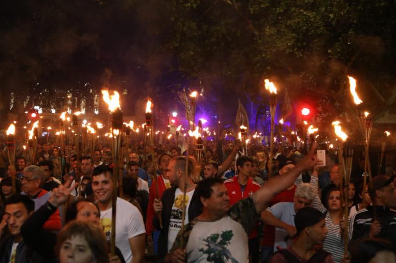 In Buenos Aires protestierten am Donnerstag Hunderttausende gegen die geplanten Tariferhöhungen durch die Regierung