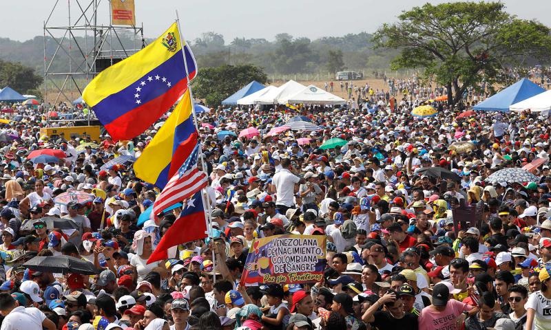 Zum Konzert in der kolumbianischen Grenzstadt kamen tausende Menschen und Politprominenz