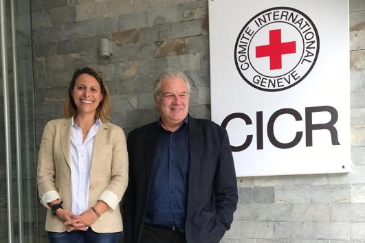 Andrej Hunko mit Laetitia Courtois, Leiterin Internationales Komitee vom Roten Kreuz (ICRC) in Venezuela.