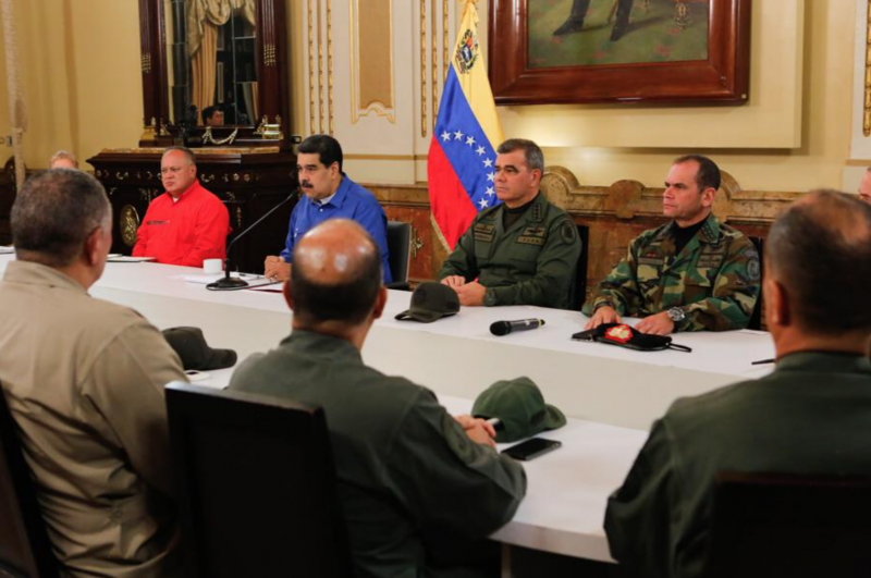 Präsident Nicolás Maduro mit Armeeführung und Regierungsmitgliedern in Caracas, Venezuela
